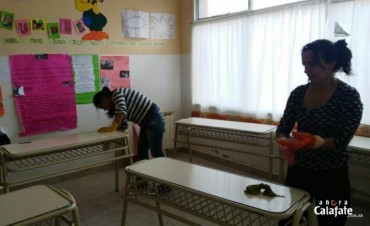 El Chalt&eacute;n: padres limpiaron la escuela y recomienzan las clases