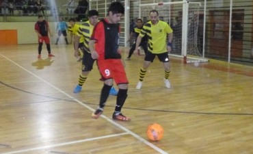 Moyejas "A" sigue como l&iacute;der y Napoli es el &uacute;nico escolta