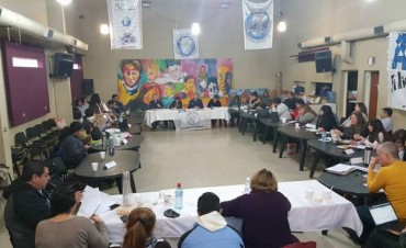 Docentes suspenden paro hasta el 23 de agosto