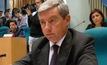 Arabel: Las represas garantizan que Santa Cruz tenga ingresos tan o m&aacute;s importantes que las regal&iacute;as petroleras&rdquo;.