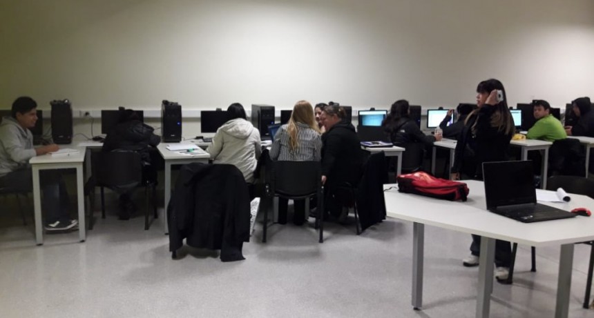 UNPA. Exitosa inscripci&oacute;n de estudiantes de El Calafate