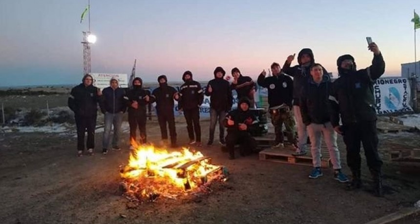 Tensi&oacute;n. Trabajadores  cortan el acceso a la Represa C&oacute;ndor Cliff