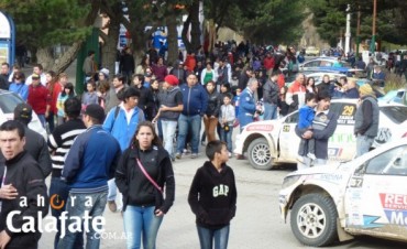 Muchos turistas llegan a ver el Rally de los Glaciares 