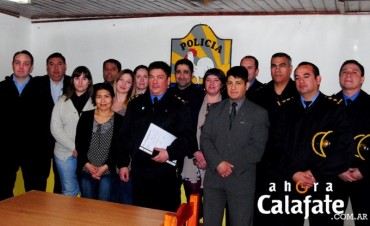 Profesionales deben capacitarse y rendir como polic&iacute;as.