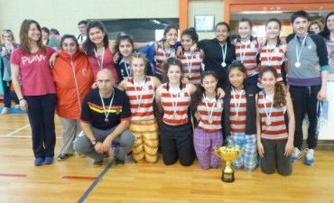 La Asociaci&oacute;n Santacruce&ntilde;a &ldquo;B&rdquo; CAMPE&Oacute;N en sub 14 Damas