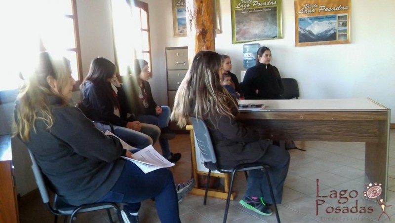 LAGO POSADAS: Capacitan a estudiantes para informantes turísticos 