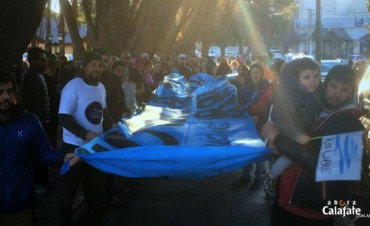 Crece la manifestaci&oacute;n en contra de las represas