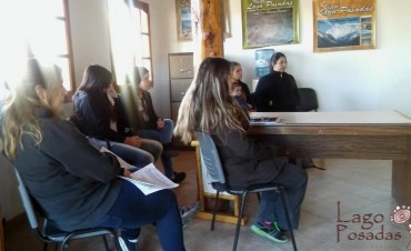 LAGO POSADAS: Capacitan a estudiantes para informantes tur&iacute;sticos 