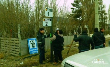 Colocan carteler&iacute;a y plantan &aacute;rboles en La Esperanza