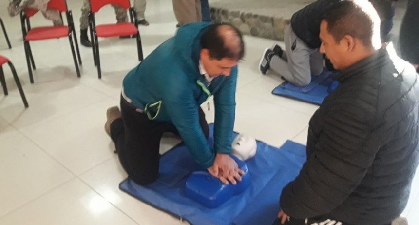 Polic&iacute;as de El Calafate se capacitaron en RCP y Primeros Auxilios