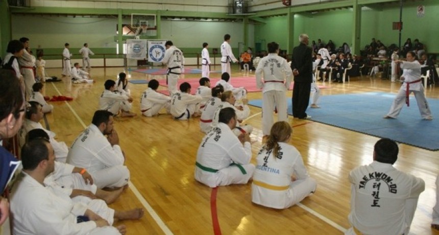 Calafate&ntilde;os en torneo de Taekwondo en R&iacute;o Turbio
