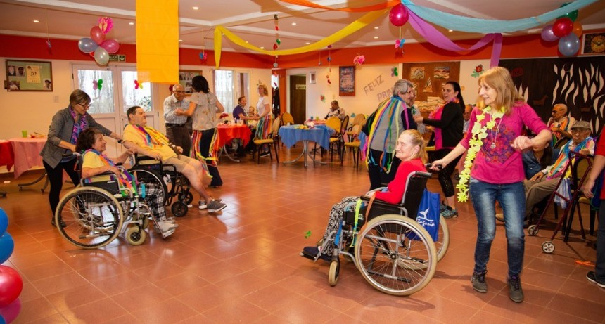 El Hogar de Ancianos festej&oacute; el d&iacute;a de los jubilados y la primavera