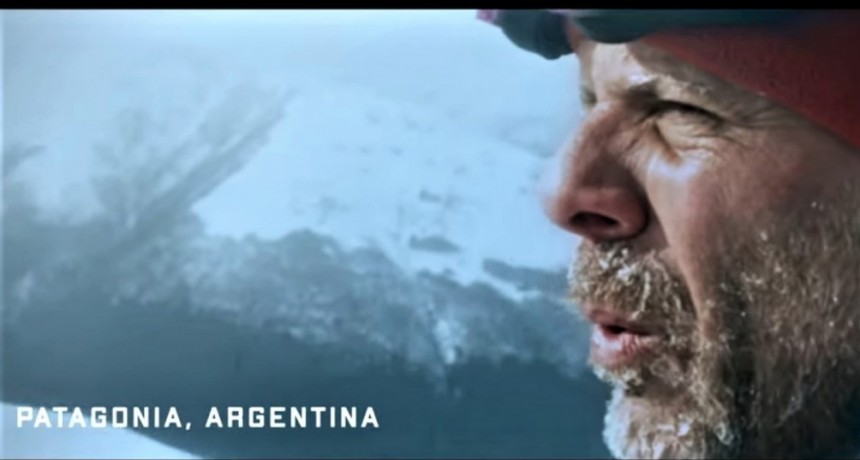 Un doble de Bruce Willis para promocionar Patagonia, Cataratas y Buenos Aires.