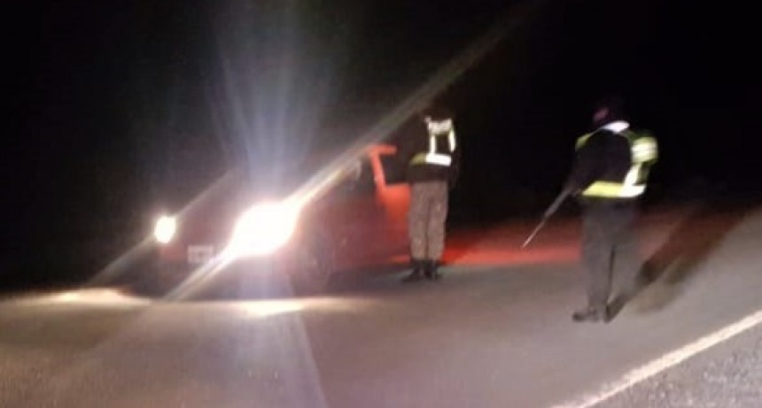 Los encuentran cazando, bebiendo y sin documentos de un auto.