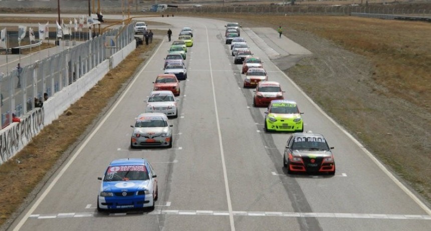 Calafate&ntilde;os presentes en el Turismo Pista Santacruce&ntilde;o