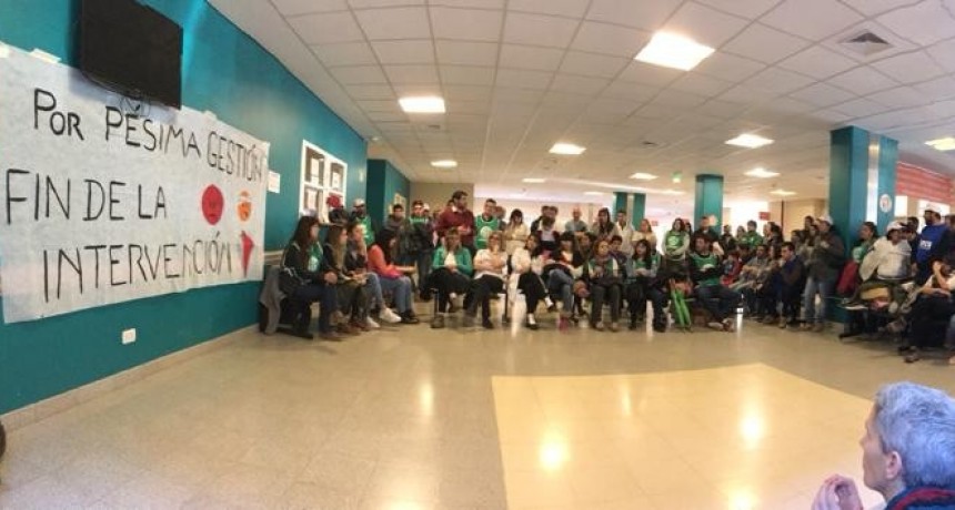 Un d&iacute;a tenso en el SAMIC 