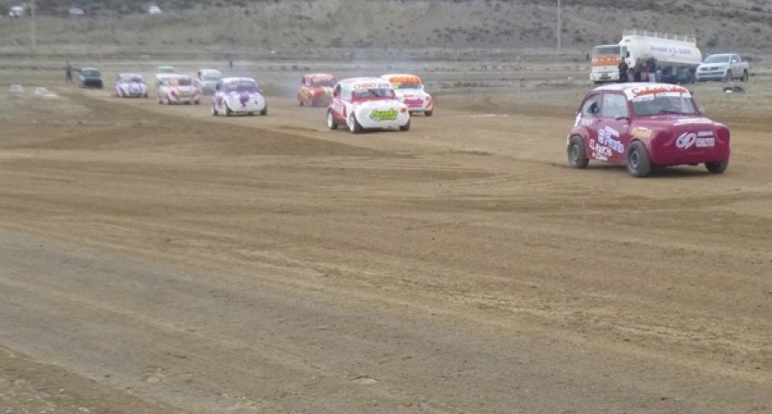 La carrera de la 800cc qued&oacute; en suspenso por lluvia