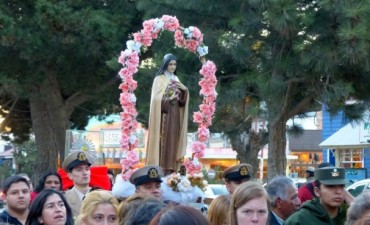 Comenz&oacute; el mes de Santa Teresita