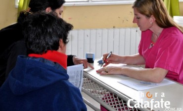 Unos 400 chicos comenzaron a ser examinados en escuelas.