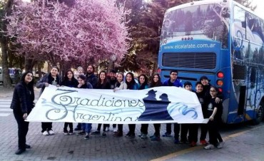 Bailarines de El Calafate en Certamen Nacional de Folklore