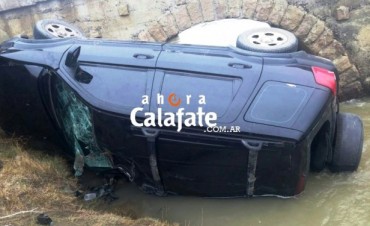 Odisea: Fueron rescatados 24 horas despu&eacute;s de volcar