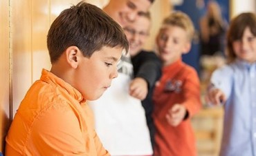 Hay un proyecto para un programa que prevenga el acoso entre alumnos en escuelas.