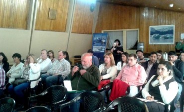 DESTINOS SANTACRUCE&Ntilde;OS PIDEN FINALIZAR PAVIMENTACI&Oacute;N DE RN40
