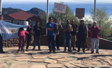 Abogado enfrenta a familia pionera.