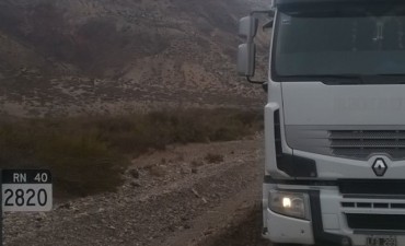 Se cort&oacute; la RN 40. Personas y veh&iacute;culos varados.