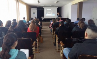 Capacitan a polic&iacute;as en suicidiolog&iacute;a