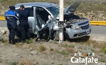 No sabe por qu&eacute; termin&oacute; fuera del asfalto y chocando con un poste de energ&iacute;a