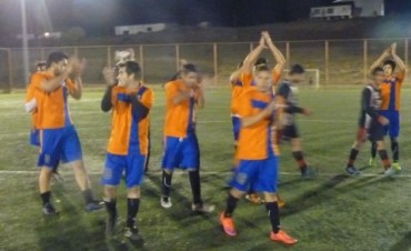 Academia Ca&ntilde;ad&oacute;n gana y ahora manda en el campeonato