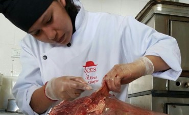 CES De Agostini a cargo de la degustaci&oacute;n de guanaco en la FIT