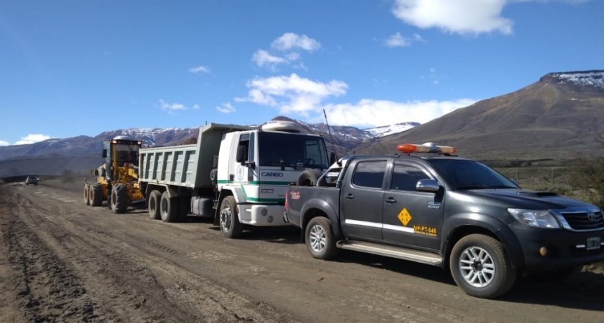 Contin&uacute;an las tareas de reparaci&oacute;n de rutas