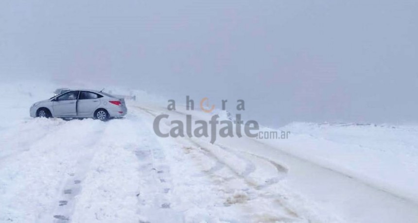 Atenci&oacute;n: Ruta tapada de nieve en Cuesta de Miguez