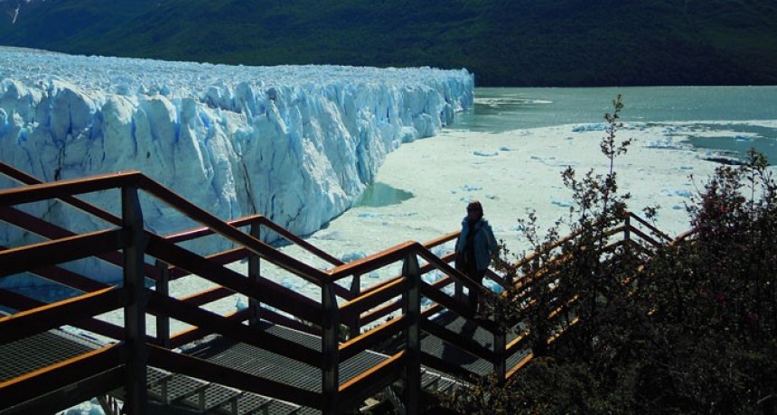 Turista extranjera se accident&oacute; en el glaciar cuando no hay servicio de emergencias.