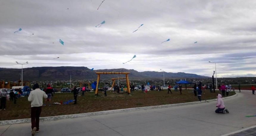 VIDEO. El Calafate tambi&eacute;n tuvo su barrileteada por el Autismo