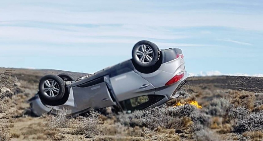 Despiste y vuelco en la Ruta 11 