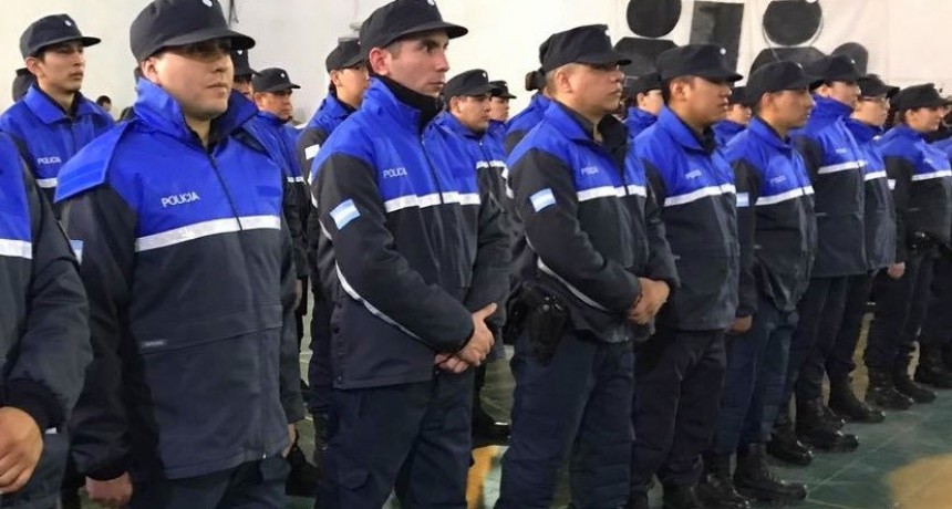 Polic&iacute;as deber&aacute;n revalidar la aptitud para portar armas 