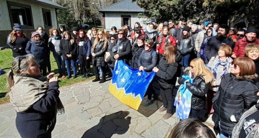 VIDEO. Octubre Coral regal&oacute; un espont&aacute;neo show en El Calafate 