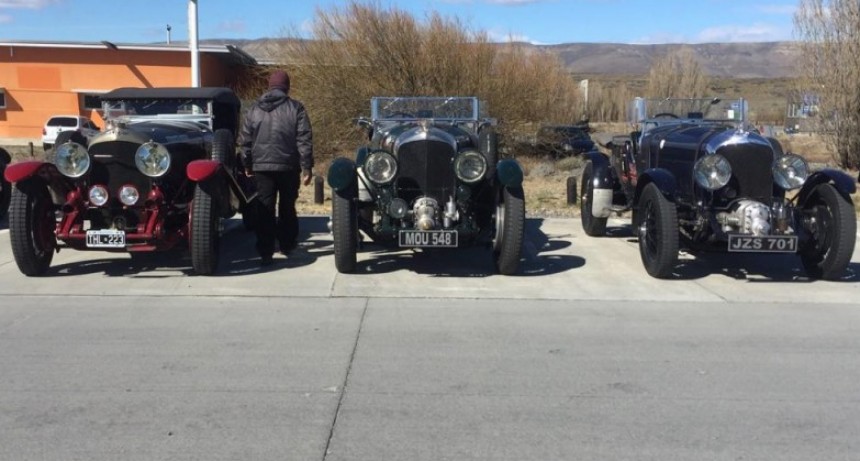 Autos Cl&aacute;sicos de un Rally pas&oacute; por El Calafate
