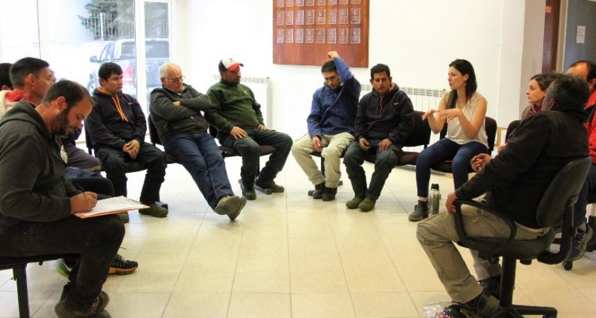El municipio se reuni&oacute; con jardineros y viveristas de El Calafate