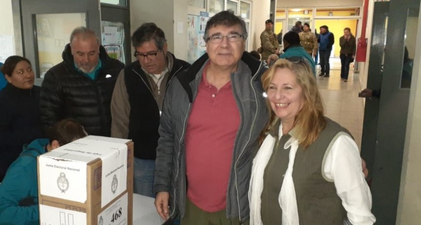 Fernando Cervo, el primer candidato en votar