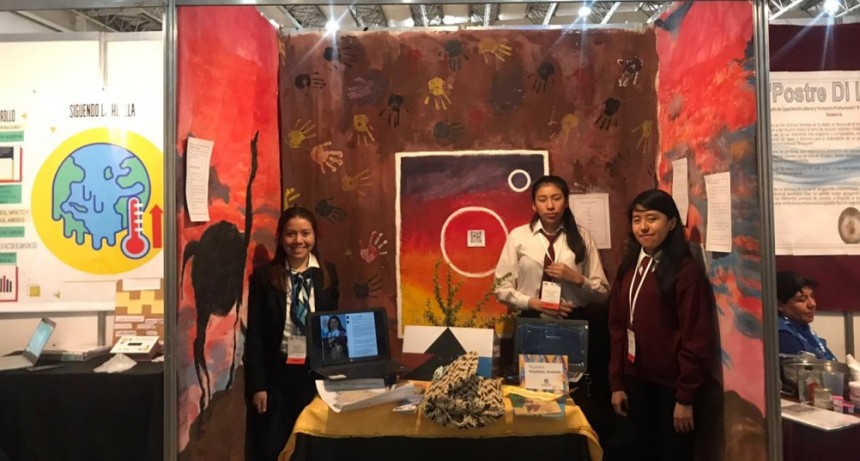 Alumnos y docentes de El Calafate en Tecn&oacute;polis