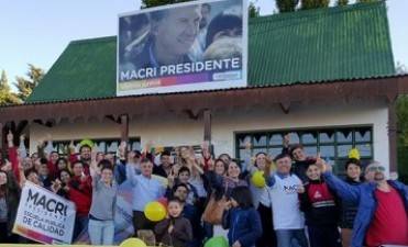 Criticas de referentes pol&iacute;ticos por la foto del &ldquo;fuck you&rdquo;.