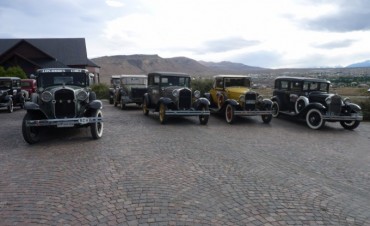 Autos de la Pre Guerra llegaron a El Calafate