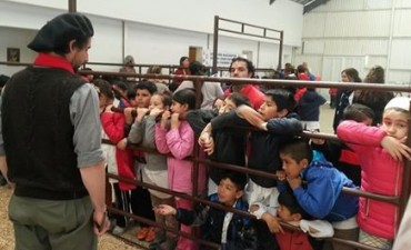 Cientos de ni&ntilde;os visitaron &ldquo;el Campo en la Rural&rdquo;
