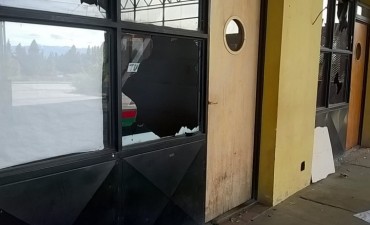 A los vandalismos ahora se sum&oacute; un robo