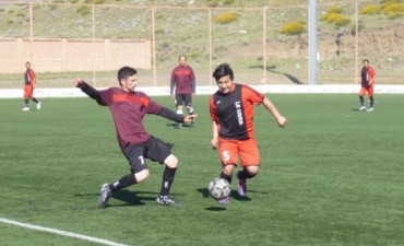 Deportivo Esperanza gana y sigue mandando arriba
