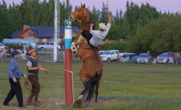Cristi&aacute;n Rivera de R&iacute;o Gallegos gan&oacute; el Festival de doma &ldquo;D&iacute;a de la Tradici&oacute;n&rdquo;